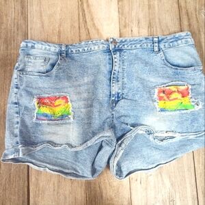 Distressed shorts with rainbow patch